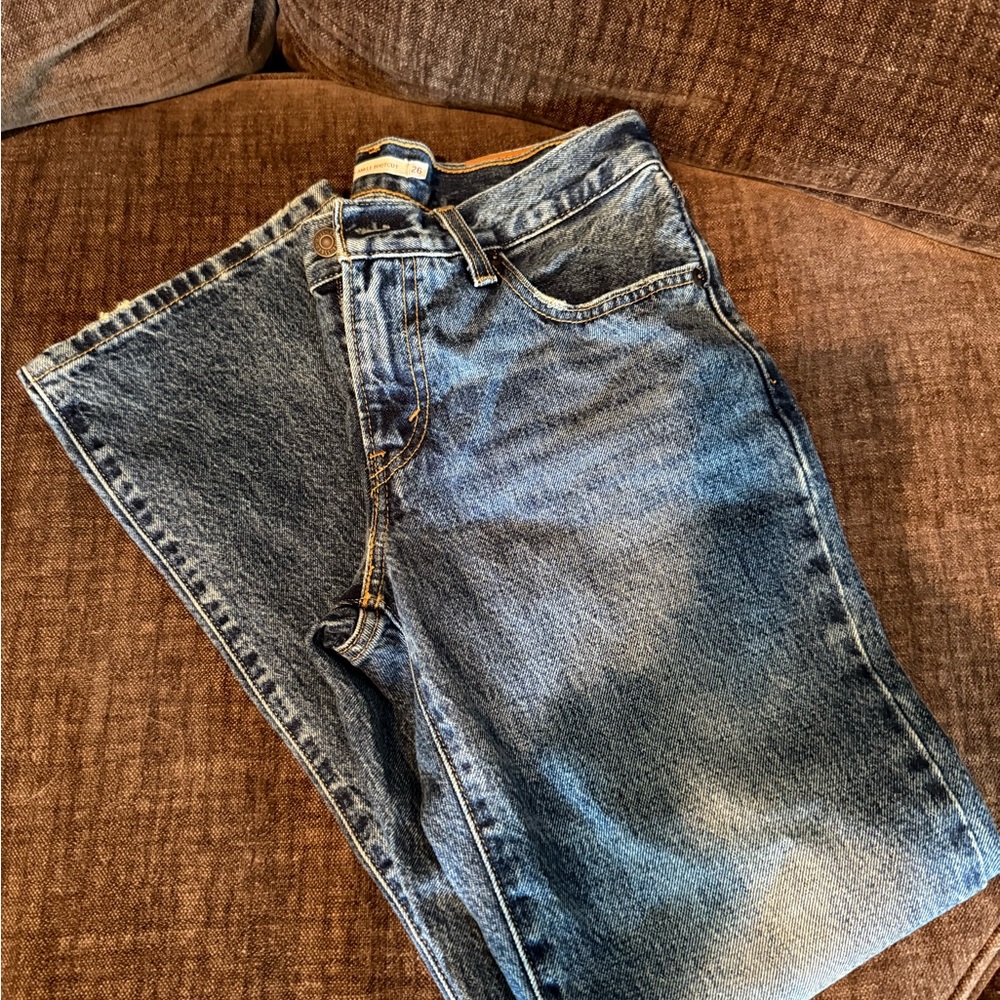 Levi's Blue Boot Cut Jeans with Vintage Fading. Middy ankle boot cut size 26
